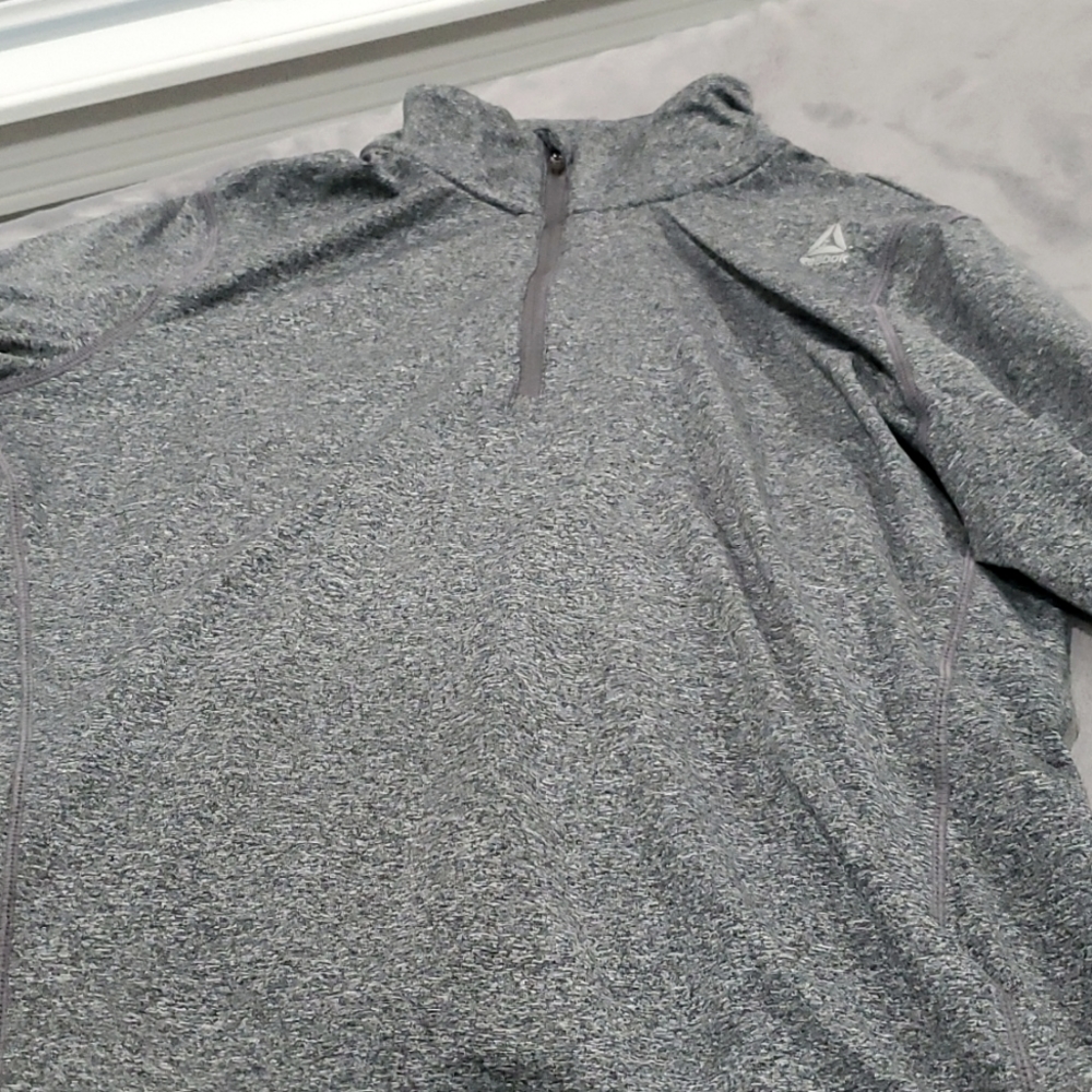 Reebok turtleneck spot shirt size XL for teens